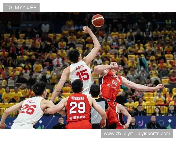 详解篮球比赛中快攻转换与半场进攻的策略融合